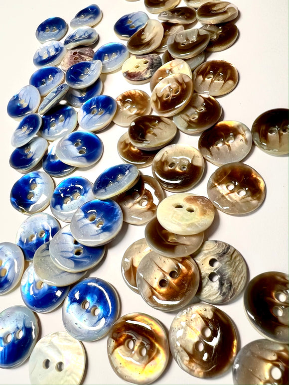Volumetric buttons made of mother-of-pearl with imitation of water in blue and brown, 15mm. Set 4 pieces
